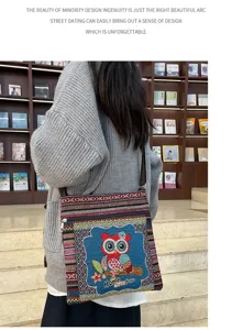 Sac bandoulière en toile style ethnique avec broderie de hibou et poches multiples pour l'usage.