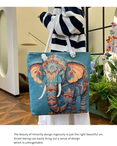 Tsanta tote apo kamva ethniko elefanti me choro megalo kai casual styl gynaikeia.