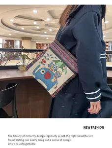 Sac bandoulière en toile style ethnique avec broderie d'éléphant et sac pratique.