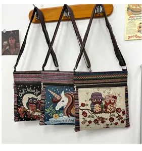 Sac messager en toile tissée avec de mignons motifs de broderie de hibou et de licorne.