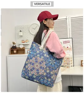 Elegante borsa shopper in tela boho con grande capacità, ideale per viaggi e uso quotidiano.
