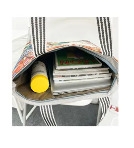 Grote canvas tote tas met etnische vlinderborduurwerk, perfect voor dagelijks gebruik.