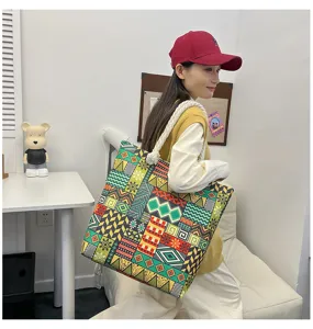 Grote canvas shopper tas met kleurrijke etnische geometrische print voor dagelijks.
