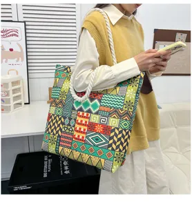 Grote canvas shopper tas met etnische geometrische print en dikke handvatten voor dagelijks.