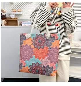 Grote canvas tote bag met stijlvol boheems mandala bloemmotief en dik touw handvat.