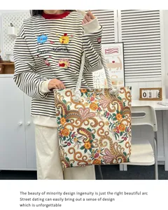 Borsa shopper in tela con stampa floreale boho, comoda borsa da spiaggia con manico in corda.