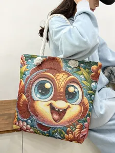 Modische gewebte Stofftasche mit niedlichem besticktem Fischdesign und bequemen Seilgriffen
