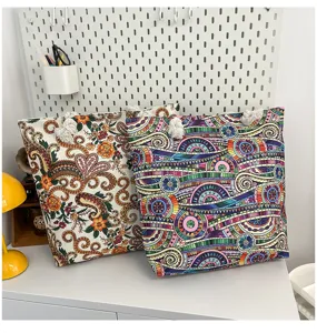 Borsa da spiaggia in tela bohémien, grande borsa a tracolla alla moda per viaggi estivi.