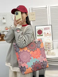 Grote canvas shopper met kleurrijke mandalaprint, stijlvolle schoudertas voor vrouwen.