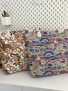 Borsa da spiaggia in tela bohémien elegante, grande shopper estiva da viaggio per donne.