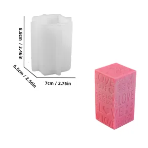 Silikon Kerzenform Detailansicht mit Abmessungen und rosa geprägtem Liebeskerzenmuster.