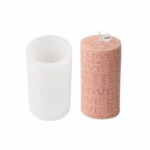 DIY LOVE geprägte zylindrische Kerze Silikonform und fertige rosa Kerze mit 13.5cm Höhe.