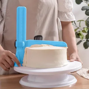 Lisciatore per Torta ad Altezza Regolabile Raschietto per Fondente in Plastica Strumento da Pasticceria Lucidatore di Bordi