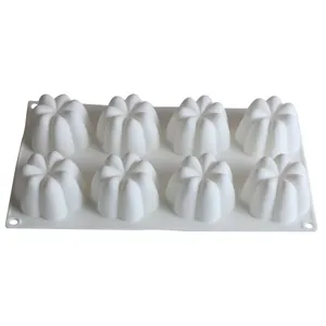 Silikon Mousseform Detail mit 8 blumenförmigen Hohlfächern zum Backen von französischen Kuchen.