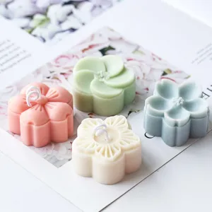 Lot de 4 bougies parfumees en forme de fleur mignonnes, bougie en cire pour deco interieure