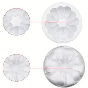 Molde de silicona blanca para pasteles con diseño de corona de rocas de flores y detalles.