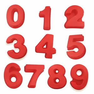 Tabella taglie stampo per torta in silicone con numeri 0-9 rossi per feste di compleanno.