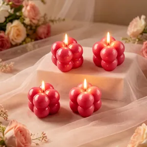 Rosa Duftkerzen im Bubble-Würfel-Design mit Flamme, ideal für gemütliche Heimdekoration und Ambiente.
