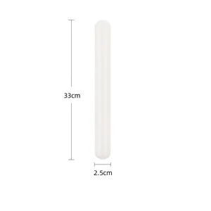 Gros plan sur le rouleau à pâtisserie en plastique blanc de 33 cm avec surface antiadhésive.
