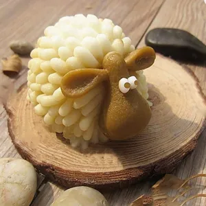 Detailansicht einer süßen Schaf Silikonform, perfekt für Backen, Fondant und Handarbeiten.