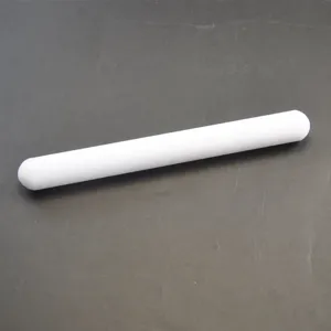 Detailansicht weißer POM Kunststoffstab, langlebiges Material für Backen Nudelholz Werkzeug.