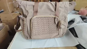 Große kapazität multifunktionale baby windeltasche reise tasche mit vordertasche und schnullerbeutel.