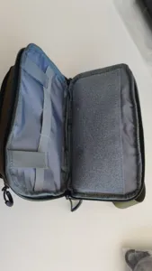 Taktische Brusttasche Innendetail, Mehrfachtaschen Design, langlebige Nylon Umhängetasche.