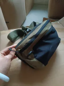 Outdoor-Sport-Türtentasche Detailaufnahme, taktische Brusttasche und Umhängetasche zum Wandern.