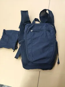 Sac à dos pliable et léger en bleu foncé, idéal pour le sport en plein air et les voyages.
