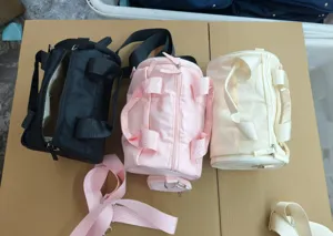Sac de sport cylindrique décontracté, grand sac de voyage et de fitness avec bandoulière.