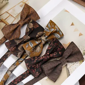 Set di papillon floreali marroni retrò per uomo, eleganti accessori per matrimoni e abiti formali.