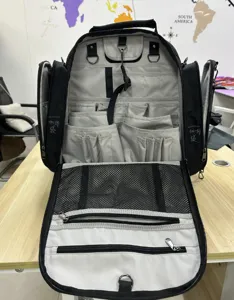 Borsa portautensili portatile multifunzionale con scomparti multipli e materiale durevole.