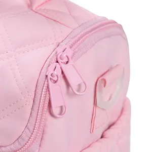 Pink quilted thermal lunch bag detail, waterproof fabric double zipper close-up view.
