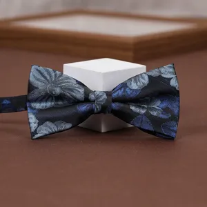 Men's fashion business retro floral jacquard bow tie detail shot, exquisite double-layer design.