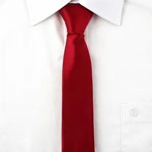 Cravatta sottile rossa tinta unita classica per uomo e donna matrimonio lavoro vista dettagliata