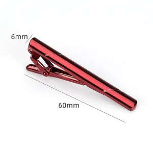 Pince à cravate rouge en métal pour homme, design simple de 60mm, accessoire de costume élégant.
