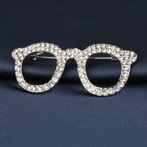 Strass Brillen Brosche Detailaufnahme, modische Kristall Anstecknadel fur Herren Anzuge.