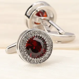 Boutons de manchette français pour hommes femmes avec pierre rouge et strass brillants.