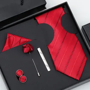 Coffret cravate rayée rouge pour homme avec pochette boutons de manchette pince à cravate.