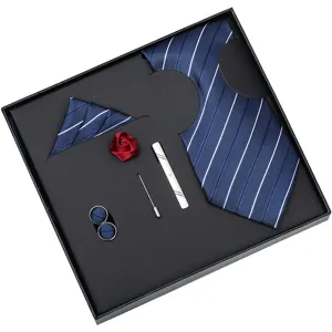 Set cravate homme rayée bleu marine avec pochette boutons de manchette et pince