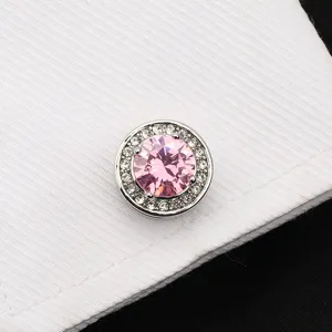 Boutons de manchette ronds en cristal rose gros plan élégants strass argentés pour hommes