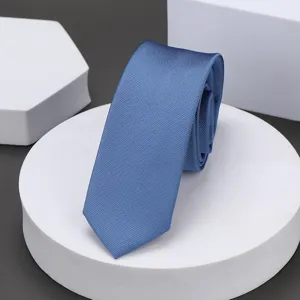 Corbata estrecha azul clásica para hombre y mujer, ideal para uso diario y ocasiones formales.