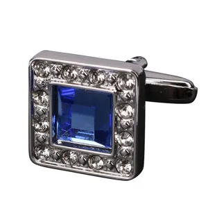 Boutons de manchette carrés français pour hommes avec cristal bleu et strass brillants.
