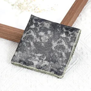 Close-up van het heren vintage abstract patroon pochet pak accessoire detailweergave