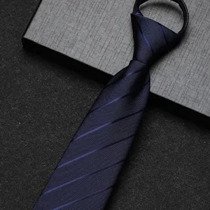 Klassieke donkerblauwe gestreepte stropdas met rits voor heren, smal model voor zakenpakken.