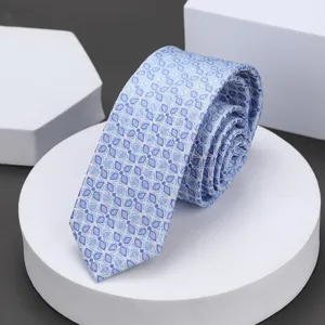 Corbata estrecha estampada en azul claro con diseño floral geométrico exquisito para negocios formales.