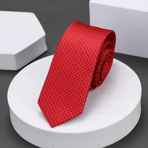 Corbata delgada roja con patron para hombre, uso comercial y casual diario, detalle de 5cm.