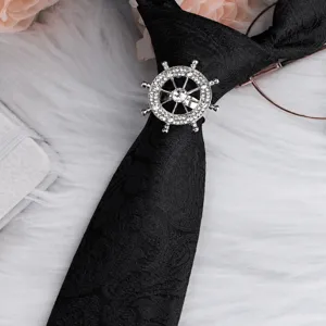 Anello per cravatta con timone di nave in strass argento clip colletto camicia uomo