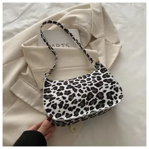 Sac à épaule imprimé léopard noir et blanc, sac croissant chic pour la mode quotidienne.