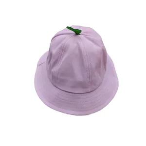 Carino cappello da pescatore viola per bambini con foglia verde, cotone protettivo.